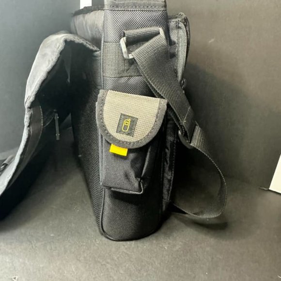 New Targus very well -padded laptop bag - Picture 5 of 5